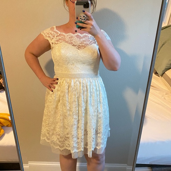 Ivory Lace Dress Lined - Picture 1 of 8